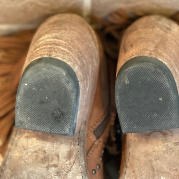 Boots - Picture 4 of 6